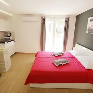 https://apartments-madison.hotelinzadar.com